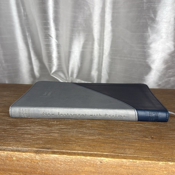 Holy Bible Common English Bible 2011 New Testament with Psalms Leather Softshell - Picture 3 of 13